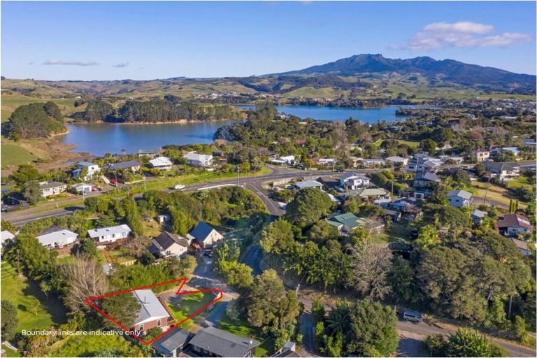 Photo of property in 1a Cross Street, Raglan, 3225