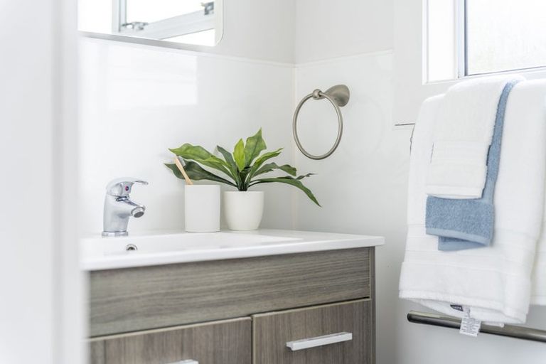 Photo of property in 9 Omega Street, Newlands, Wellington, 6037