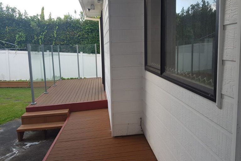 Photo of property in 10a Tirimoana Road, Te Atatu South, Auckland, 0602