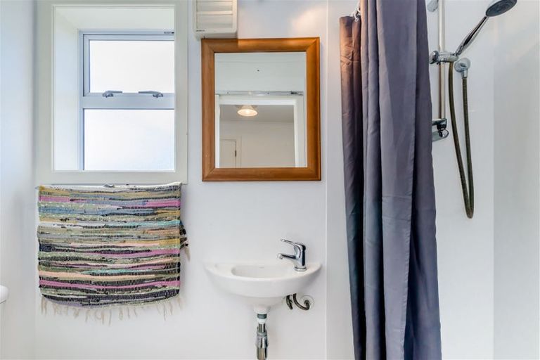 Photo of property in 28 Aperahama Street, Paekakariki, 5034