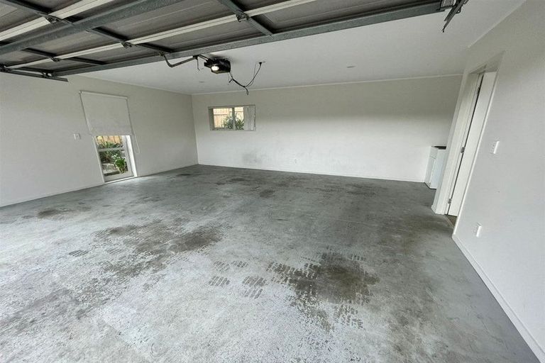 Photo of property in 9 Birchlea Rise, Goodwood Heights, Auckland, 2105