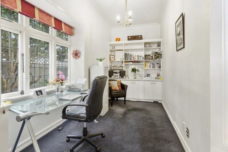 Photo of property in 8 Park Street, Thorndon, Wellington, 6011