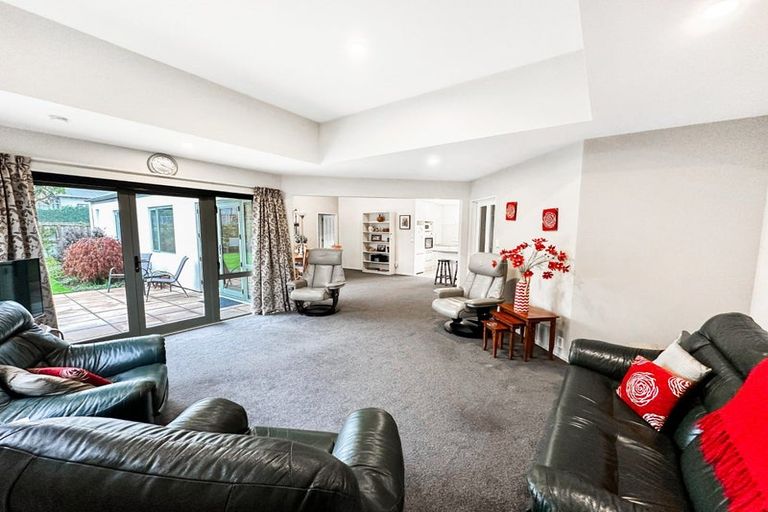 Photo of property in 12 Locarno Street, Opawa, Christchurch, 8023