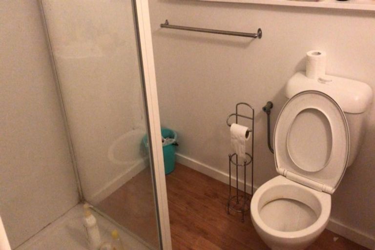 Photo of property in 71 College Road, Northcote, Auckland, 0627