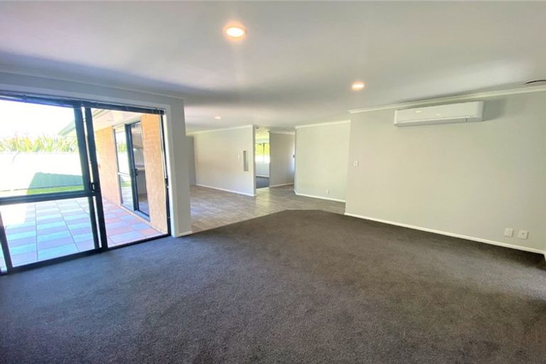 Photo of property in 24 Caltra Place, East Tamaki, Auckland, 2016