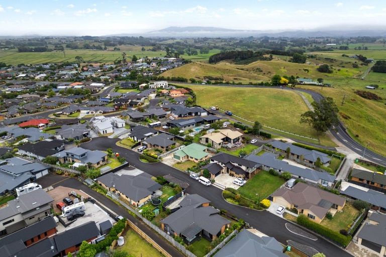 Photo of property in 5 Ruske Place, Grandview Heights, Hamilton, 3200