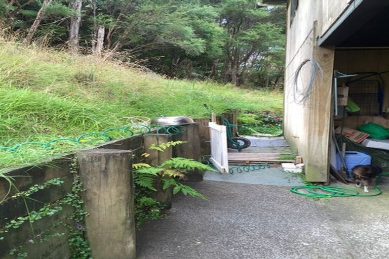 Photo of property in 2 Shirley Road, Parau, Auckland, 0604