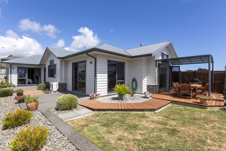 Photo of property in 48 Karamea Street, Whalers Gate, New Plymouth, 4310