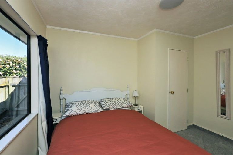 Photo of property in 21 Hyatt Grove, Greenmeadows, Napier, 4112