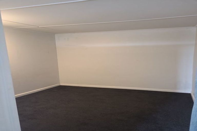 Photo of property in 29 Marine Parade, Bluff Hill, Napier, 4110