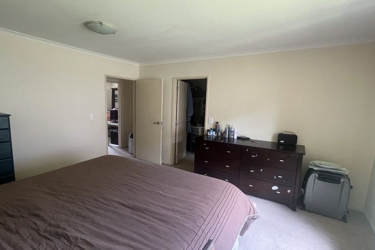 Photo of property in 2 Burton's Drive, Swanson, Auckland, 0614