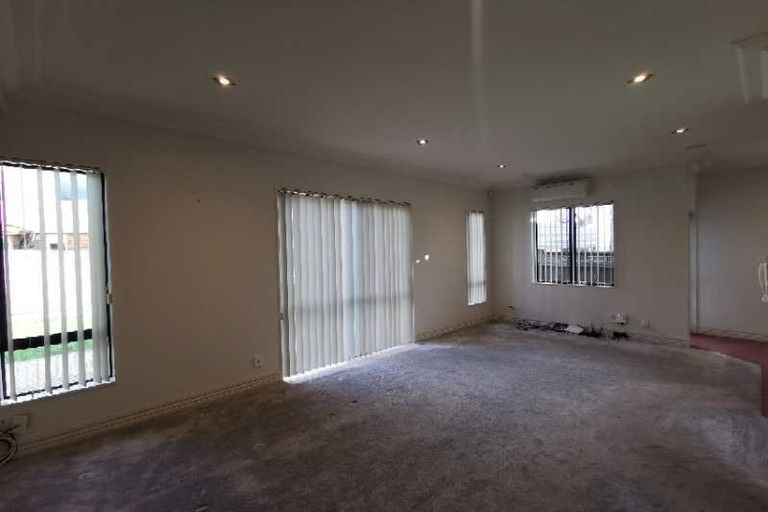 Photo of property in 46 Waimanu Bay Drive, Te Atatu Peninsula, Auckland, 0610