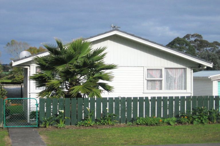 Photo of property in 28 Sunline Avenue, Massey, Auckland, 0614