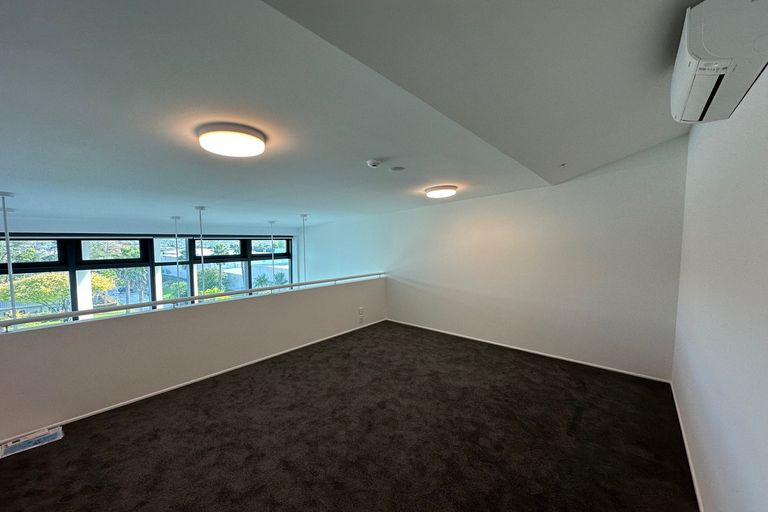 Photo of property in 2f/30 Westward Ho, Glen Eden, Auckland, 0602