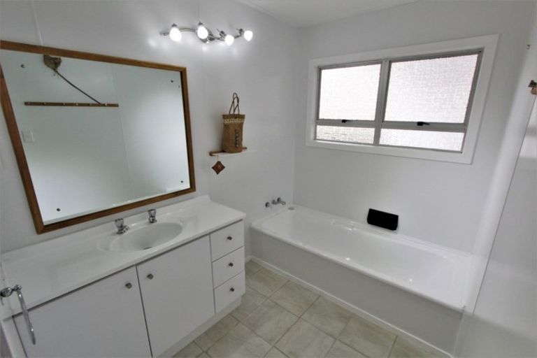 Photo of property in 28 Cullen Crescent, Tokoroa, 3420