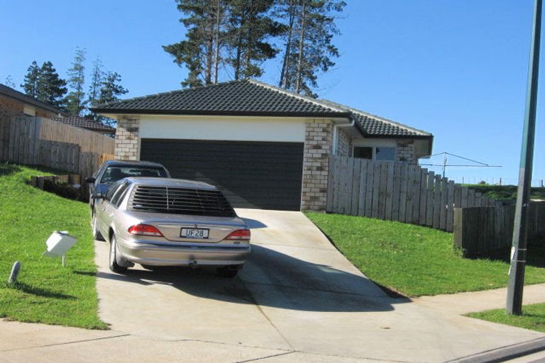 Photo of property in 20 Carn Place, Weymouth, Auckland, 2103