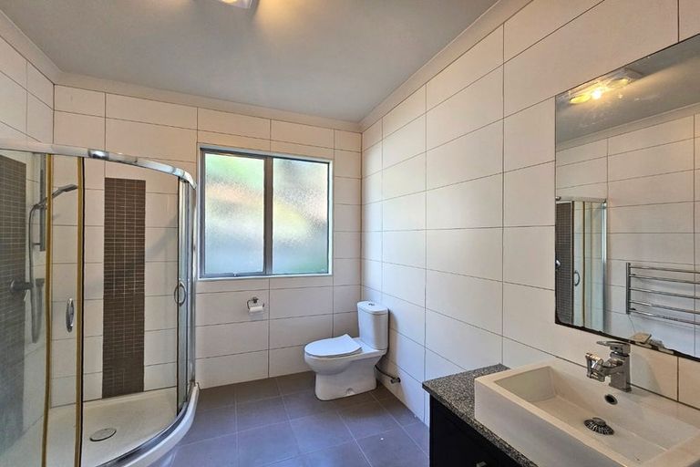 Photo of property in 28 Pin Oak Drive, Schnapper Rock, Auckland, 0632