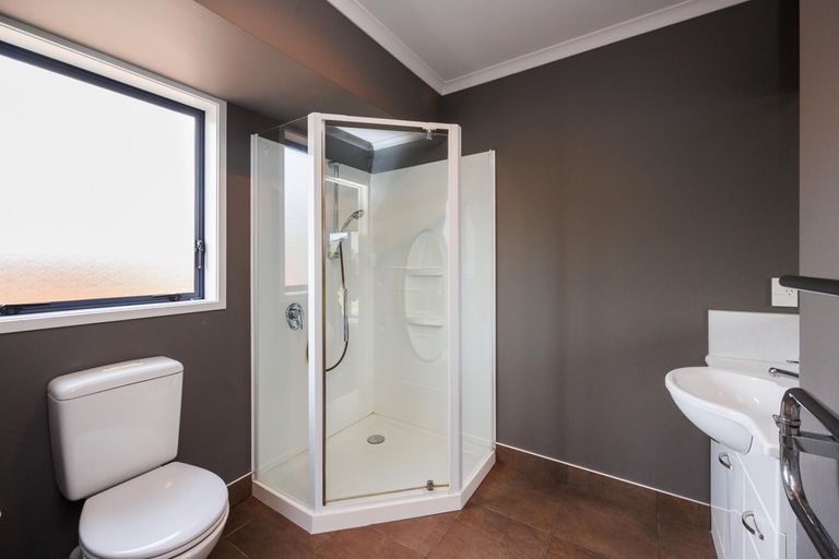 Photo of property in 12 Johnstone Drive, Fitzherbert, Palmerston North, 4410