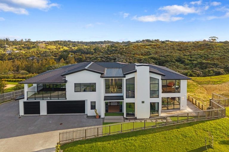 Photo of property in 8 Ridgelea Road, Long Bay, Albany, 0792