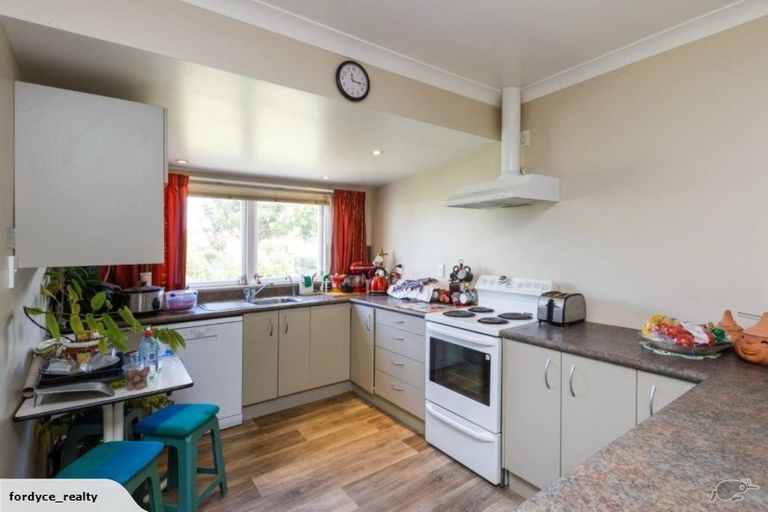 Photo of property in 9 Greenock Place, Awapuni, Palmerston North, 4412