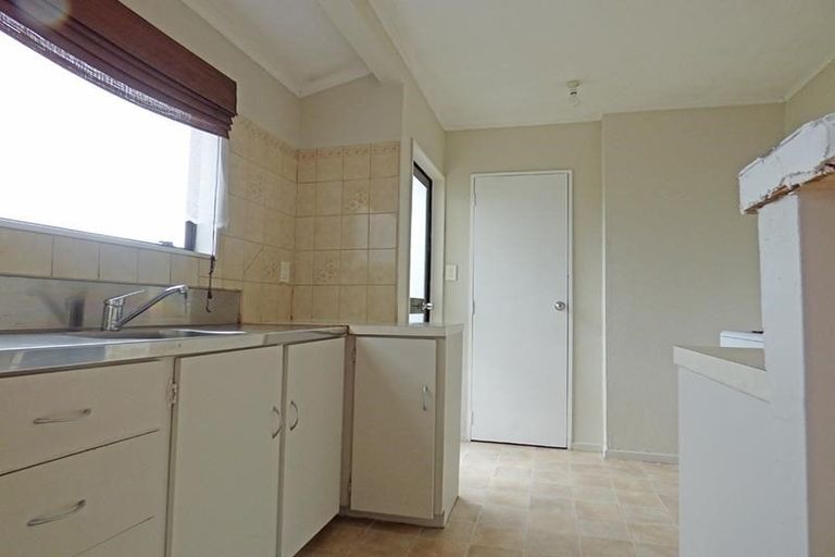 Photo of property in 1/8 Woodside Road, Massey, Auckland, 0614