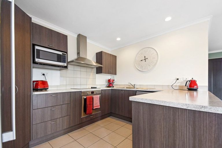 Photo of property in 8 Beckham Close, Grandview Heights, Hamilton, 3200