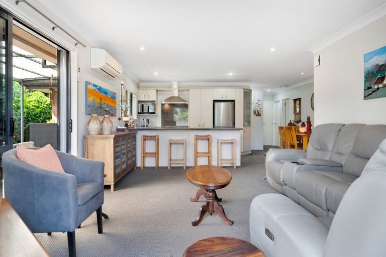 Photo of property in 5a Shanley Crescent, Waiuku, 2123