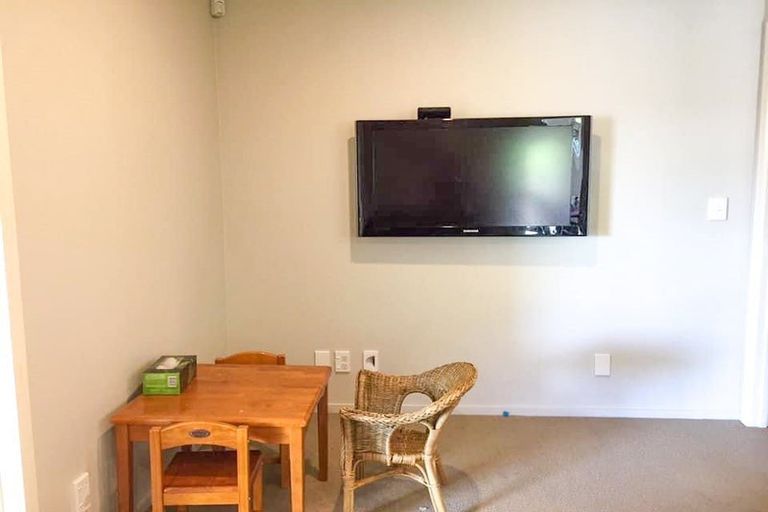 Photo of property in 60 Erlestoke Crescent, Churton Park, Wellington, 6037