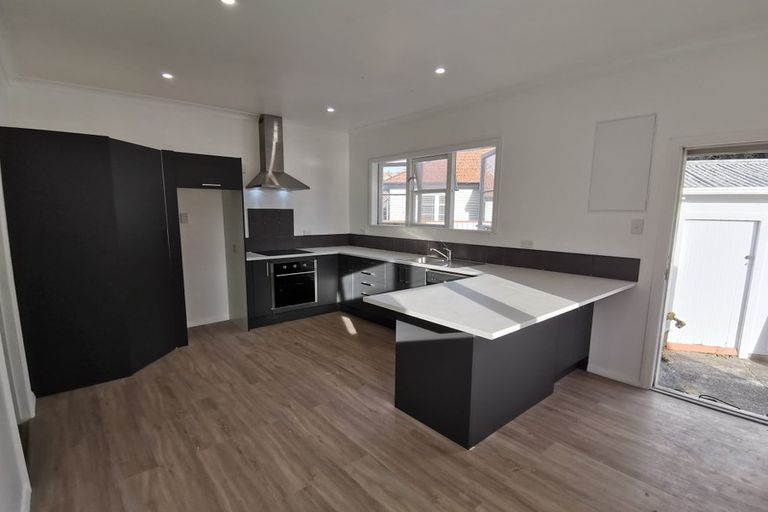 Photo of property in 12 Clapham Place, Whanganui East, Whanganui, 4500