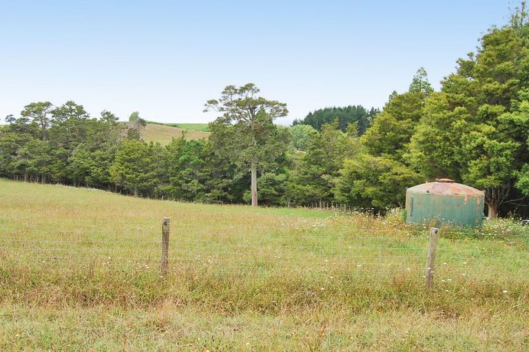 Photo of property in 255 Gibbons Road, Kaiwaka, 0573