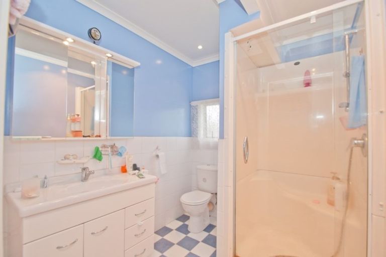 Photo of property in 16 Cypress Place, Sunnynook, Auckland, 0620