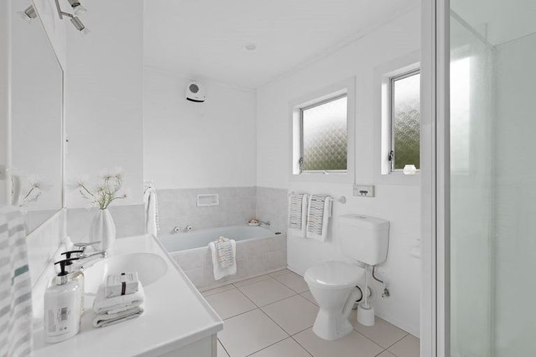 Photo of property in 2/50a Taharoto Road, Takapuna, Auckland, 0622