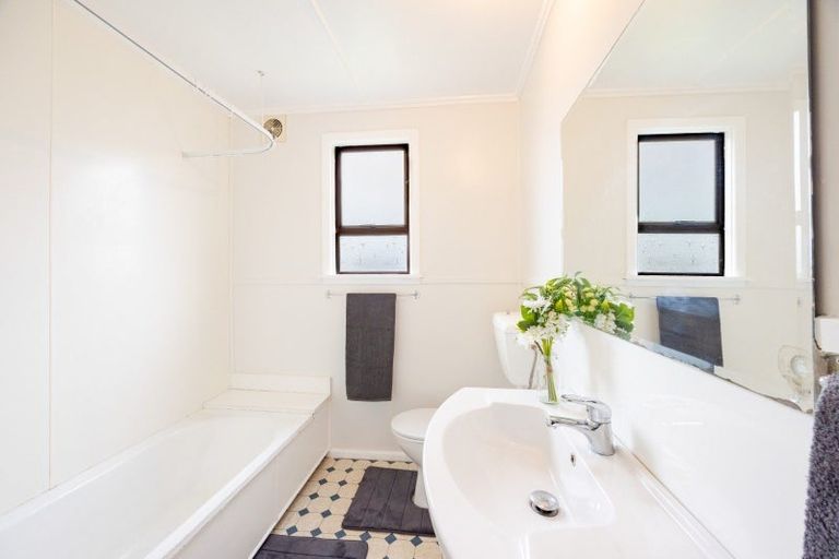 Photo of property in 302 Lumsden Road, Akina, Hastings, 4122