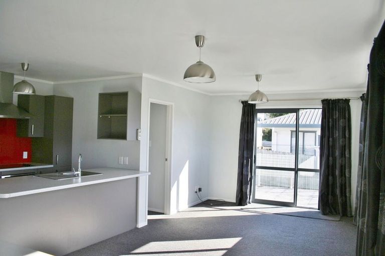 Photo of property in 16b Woodall Place, Totara Vale, Auckland, 0627