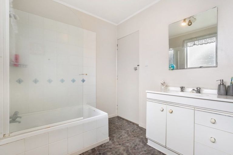 Photo of property in 21 Lina Place, Waiuku, 2123