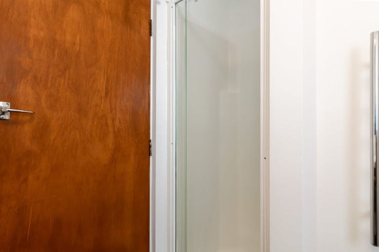 Photo of property in 73 Gloria Avenue, Te Atatu Peninsula, Auckland, 0610