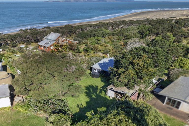 Photo of property in 6569 Pouto Road, Pouto, 0391