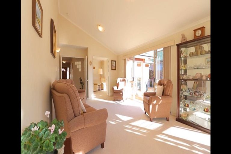 Photo of property in 14 Darimouth Place, Albany, Auckland, 0632