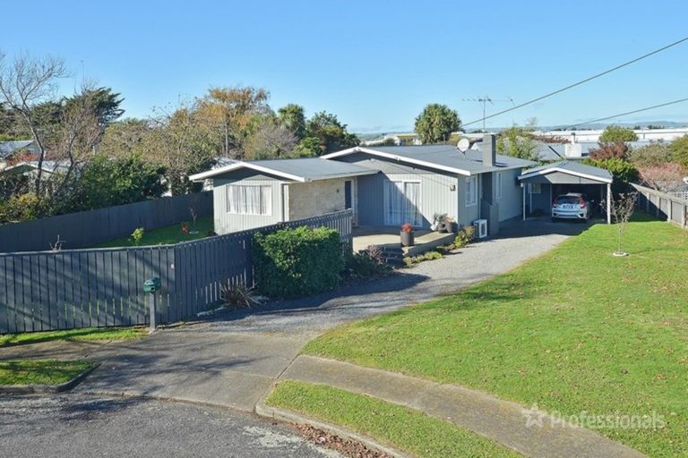 Photo of property in 10 Tait Place, Carterton, 5713