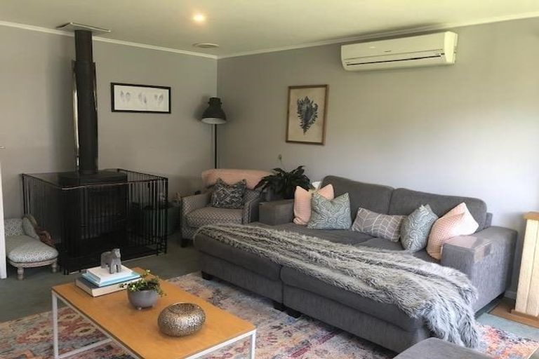 Photo of property in 15 Cunliffe Street, Johnsonville, Wellington, 6037