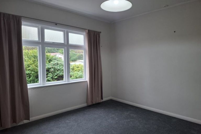 Photo of property in 38 Bassett Road, Johnsonville, Wellington, 6037