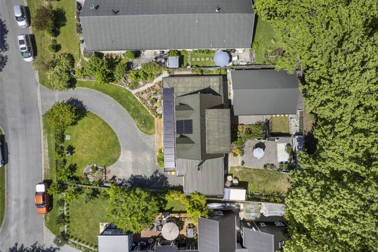 Photo of property in 21 Heuchan Lane, Wanaka, 9305