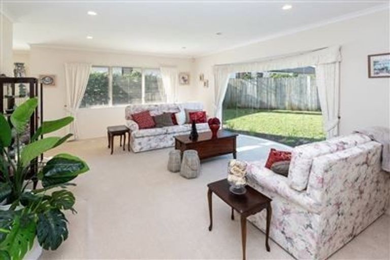 Photo of property in 16 Nad Place, East Tamaki Heights, Auckland, 2016