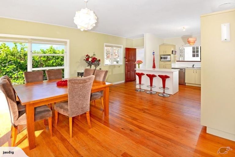 Photo of property in 135a Mokoia Road, Birkenhead, Auckland, 0626