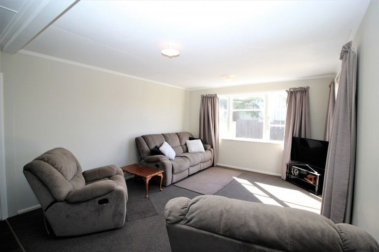 Photo of property in 12 Ross Street, Woodville, 4920
