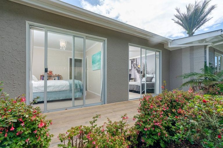 Photo of property in 450 Te Moana Road, Waikanae, 5036