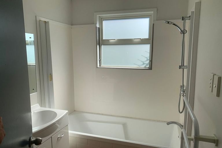 Photo of property in 2 Narbada Crescent, Khandallah, Wellington, 6035