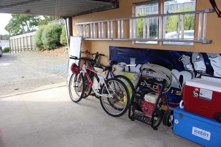 Photo of property in 9 Whaka Street, Maungaturoto, 0520