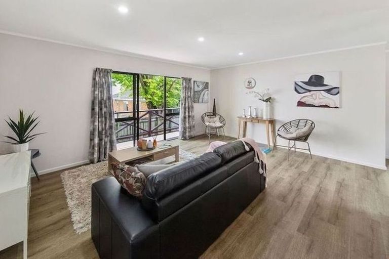 Photo of property in 2/58 Clevedon Road, Papakura, 2110