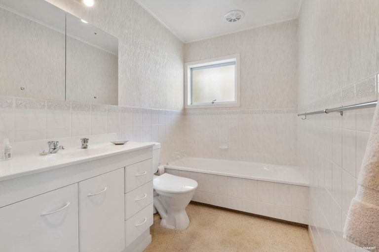 Photo of property in 4 The Anchorage, Sunnyhills, Auckland, 2010